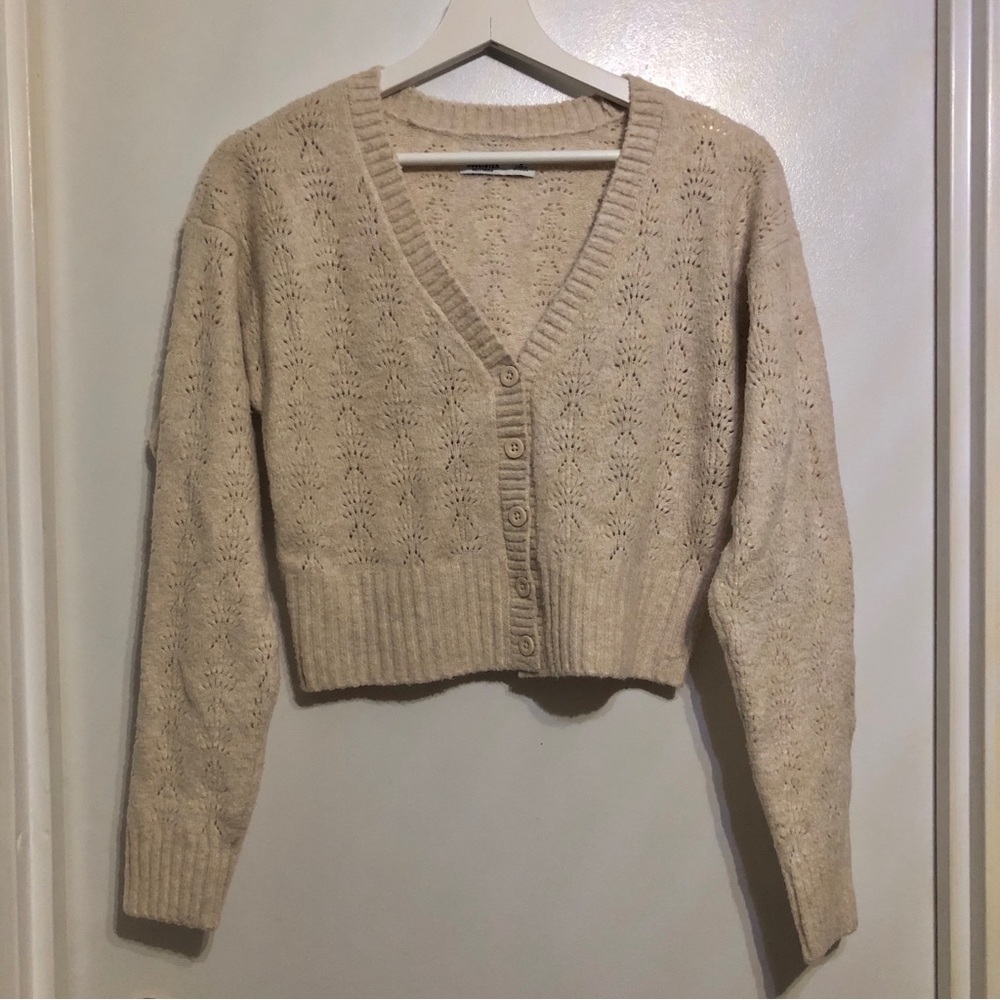 2/$10🌷Hollister | Fuzzy pointelle short cardigan (S)